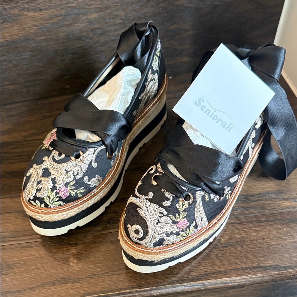 Black Embroidered Women's Shoes